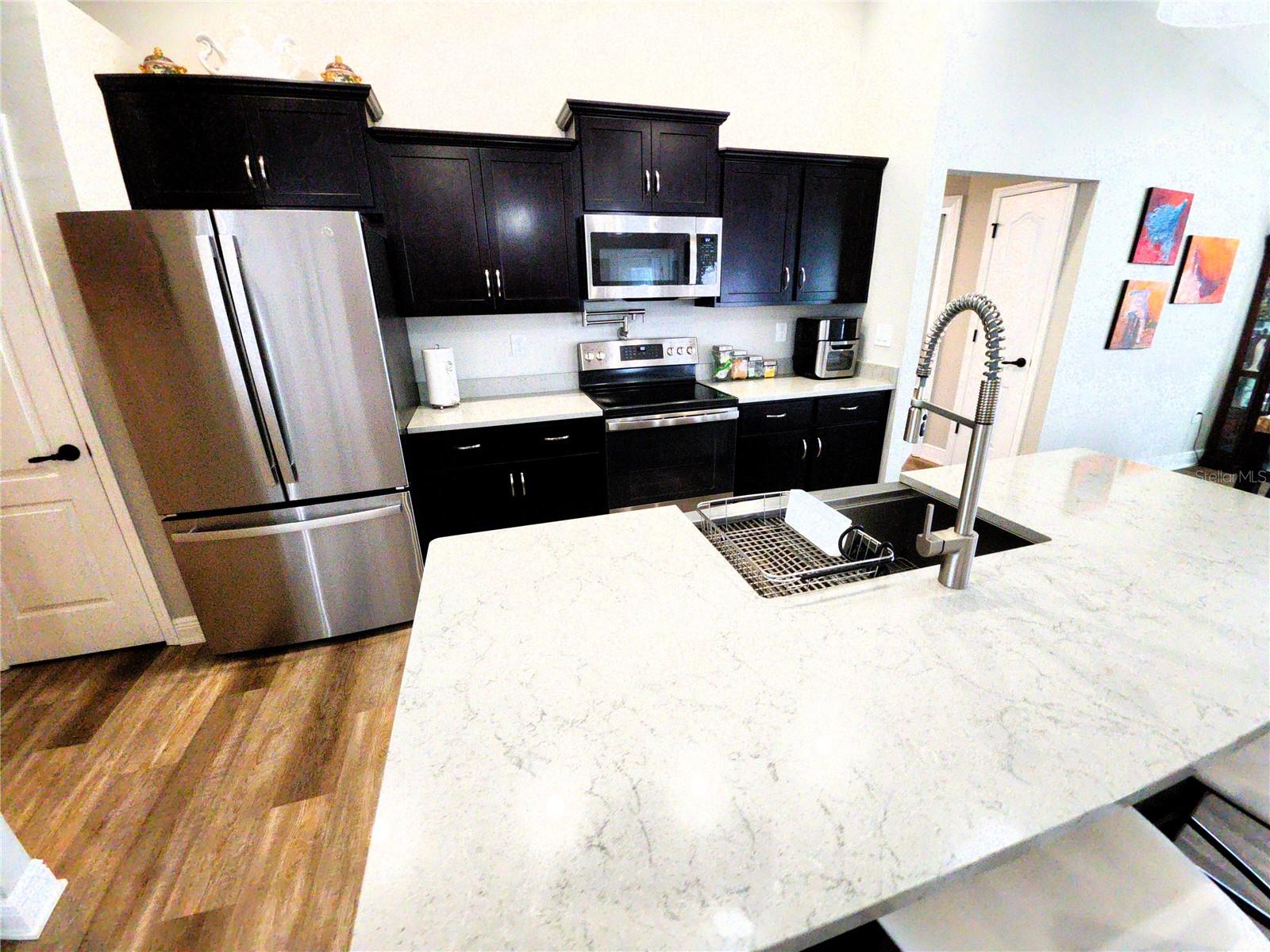 Listing photo id 9 for 9089 Dupont Avenue