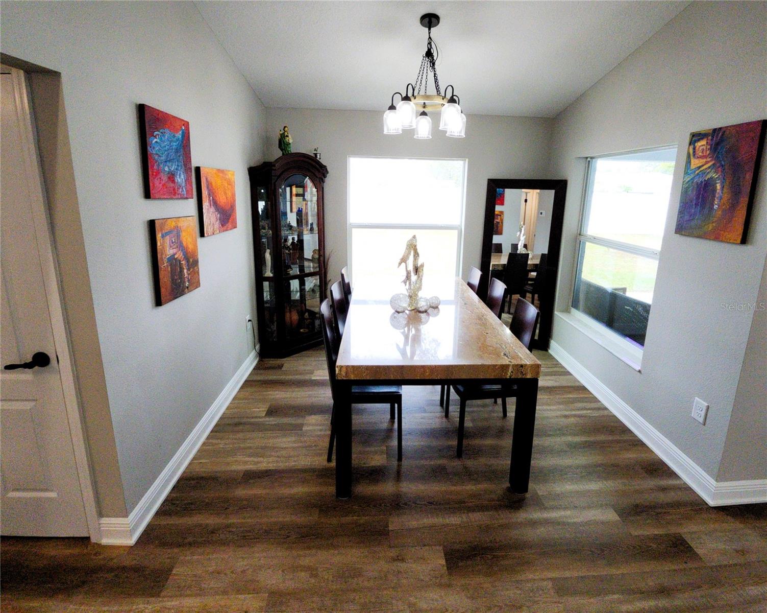 Listing photo id 14 for 9089 Dupont Avenue