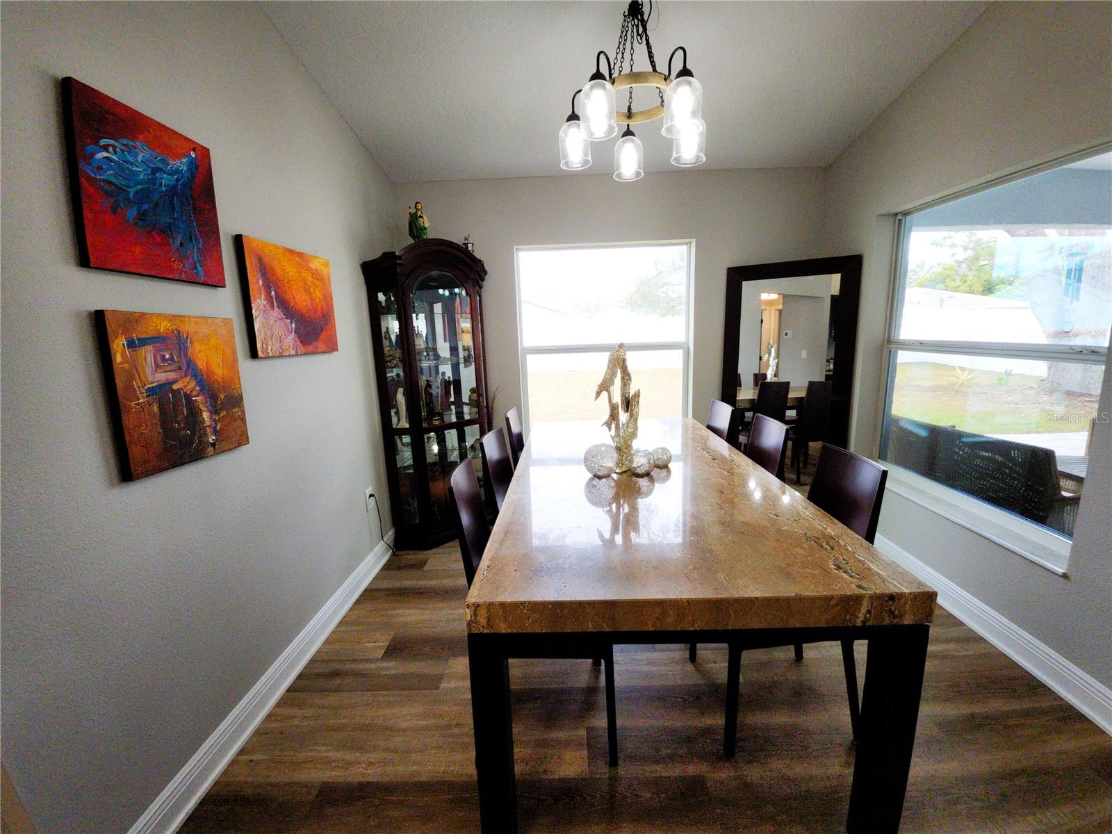 Listing photo id 15 for 9089 Dupont Avenue