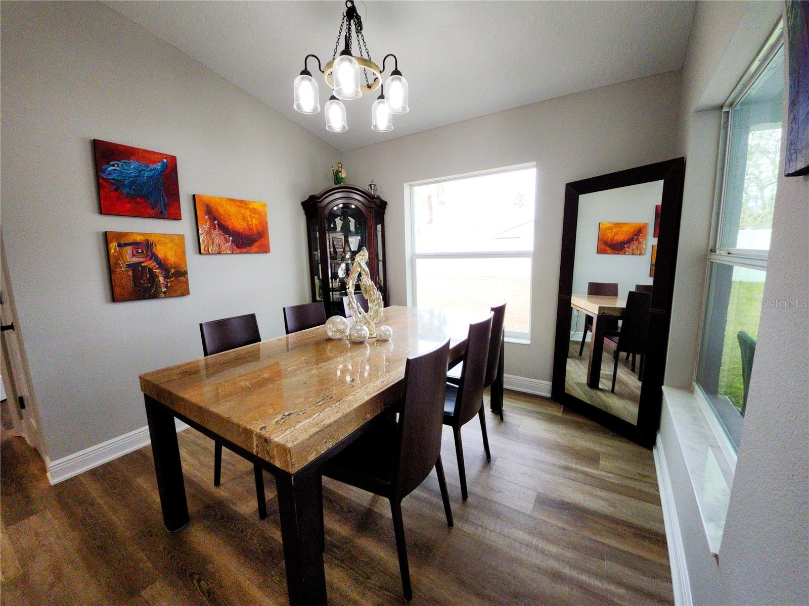 Listing photo id 16 for 9089 Dupont Avenue