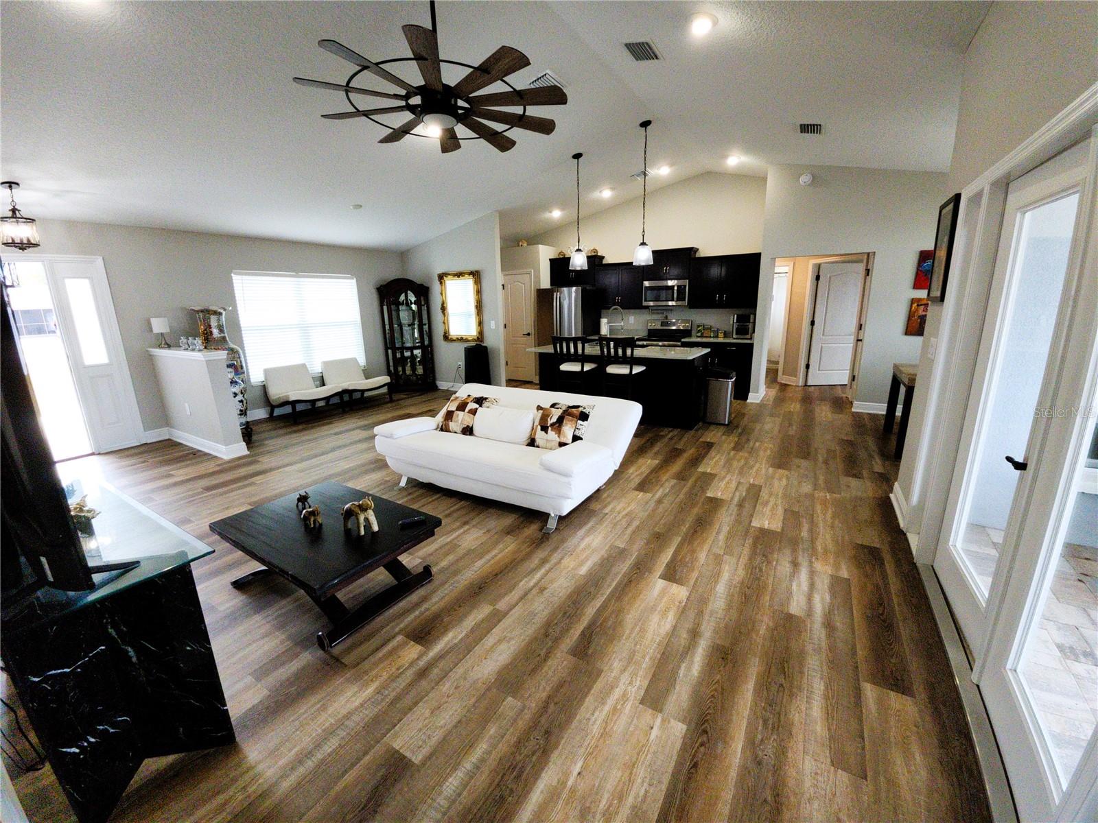 Listing photo id 18 for 9089 Dupont Avenue