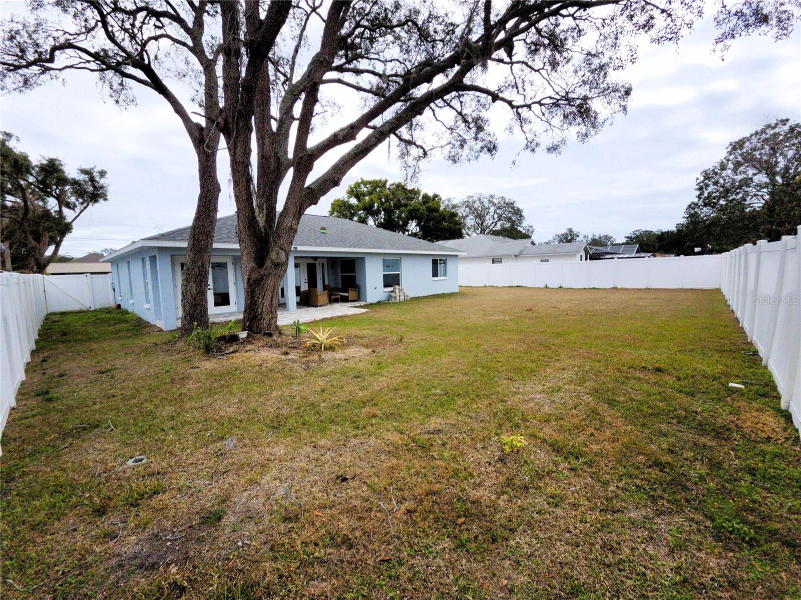 Listing photo id 25 for 9089 Dupont Avenue