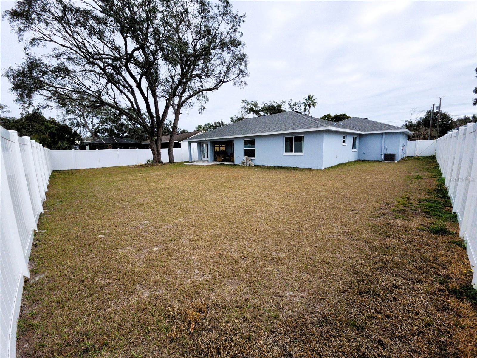 Listing photo id 26 for 9089 Dupont Avenue