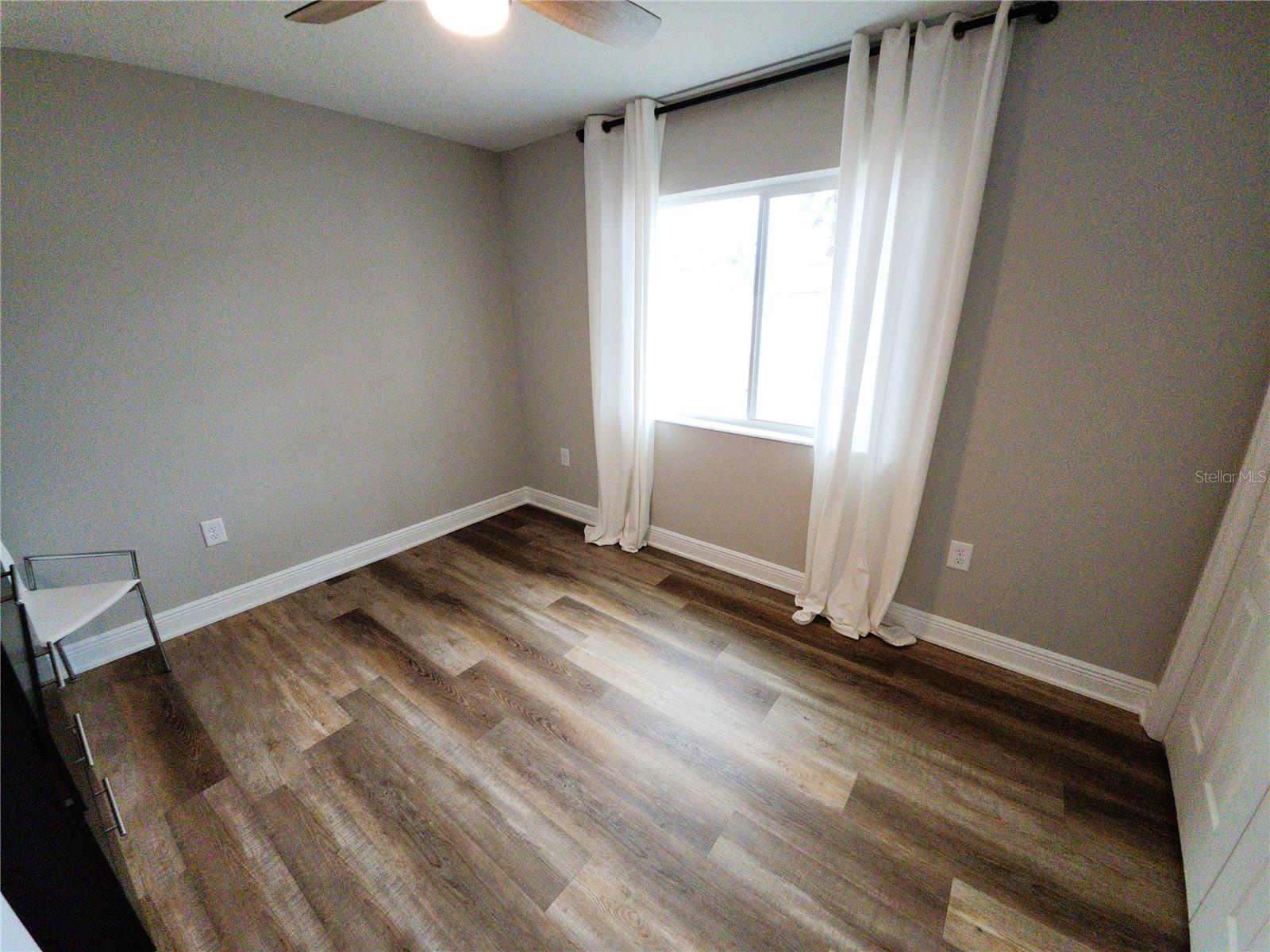 Listing photo id 27 for 9089 Dupont Avenue