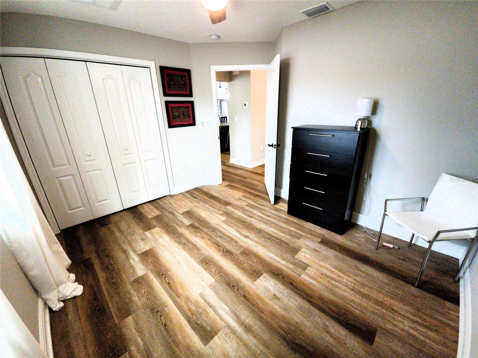 Listing photo id 28 for 9089 Dupont Avenue