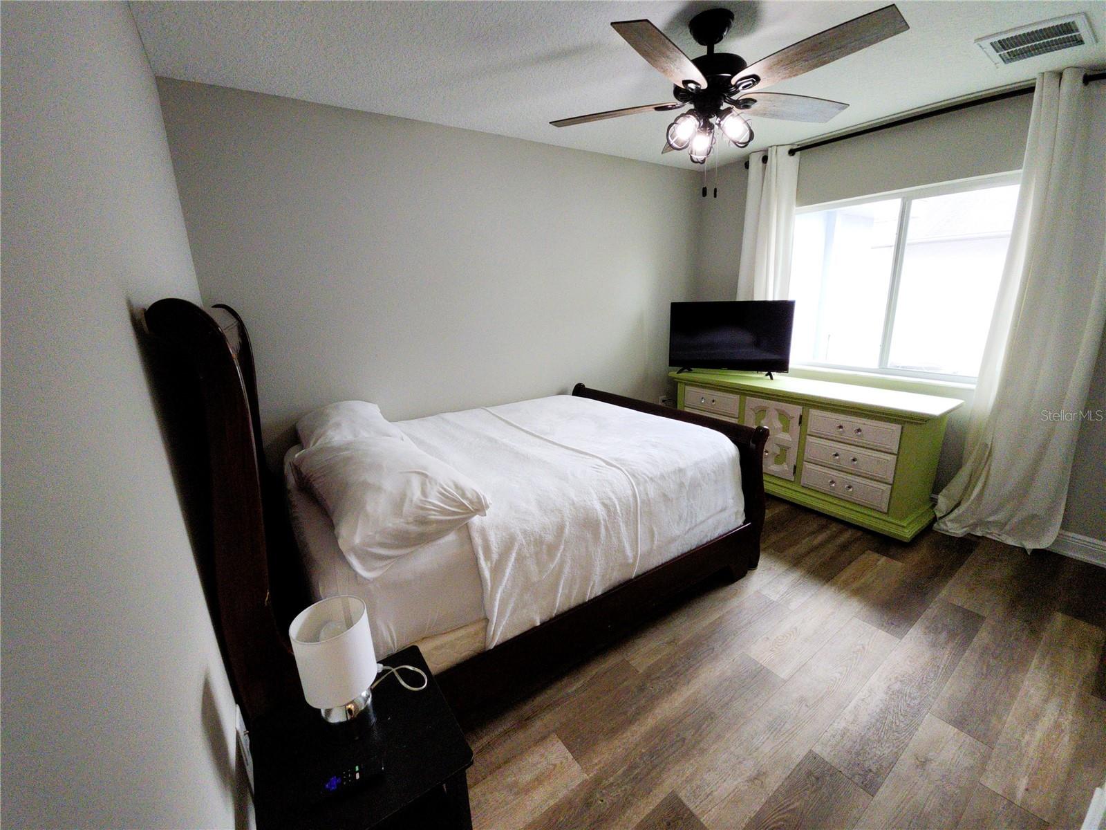 Listing photo id 30 for 9089 Dupont Avenue