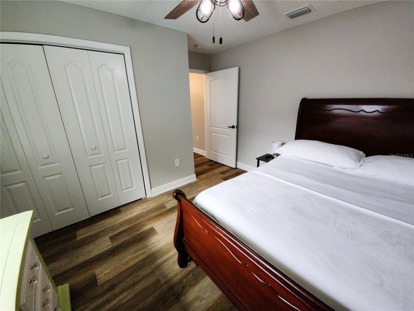 Listing photo id 31 for 9089 Dupont Avenue