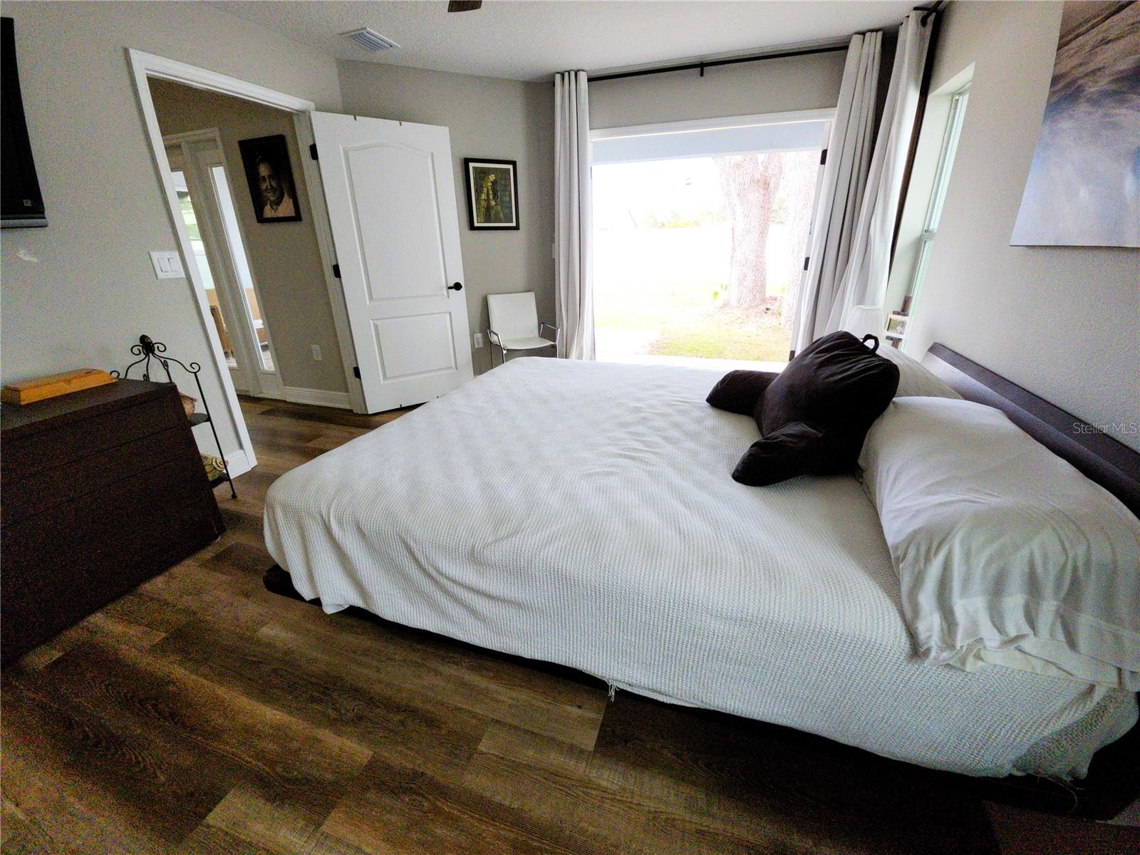 Listing photo id 33 for 9089 Dupont Avenue