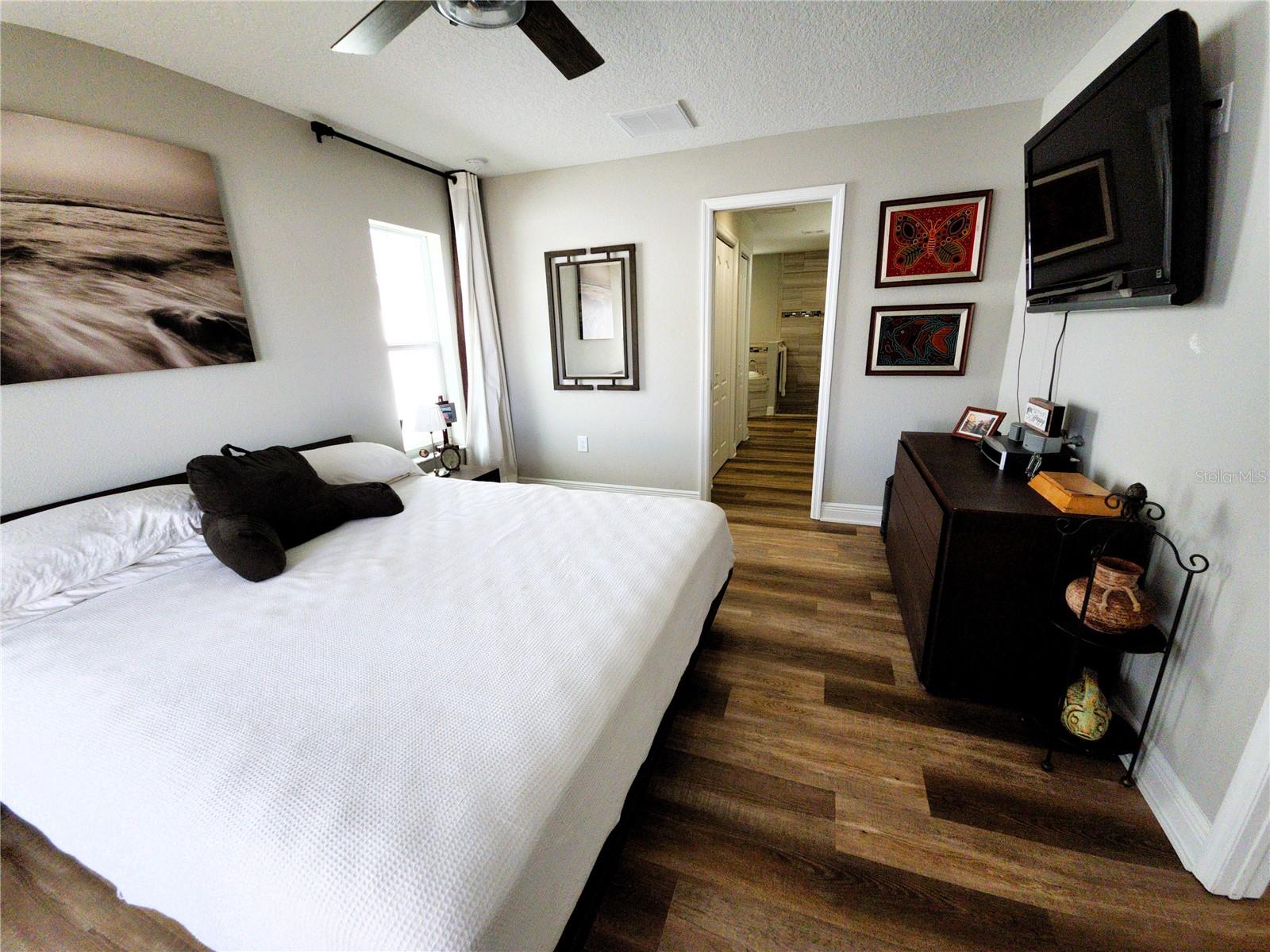 Listing photo id 37 for 9089 Dupont Avenue