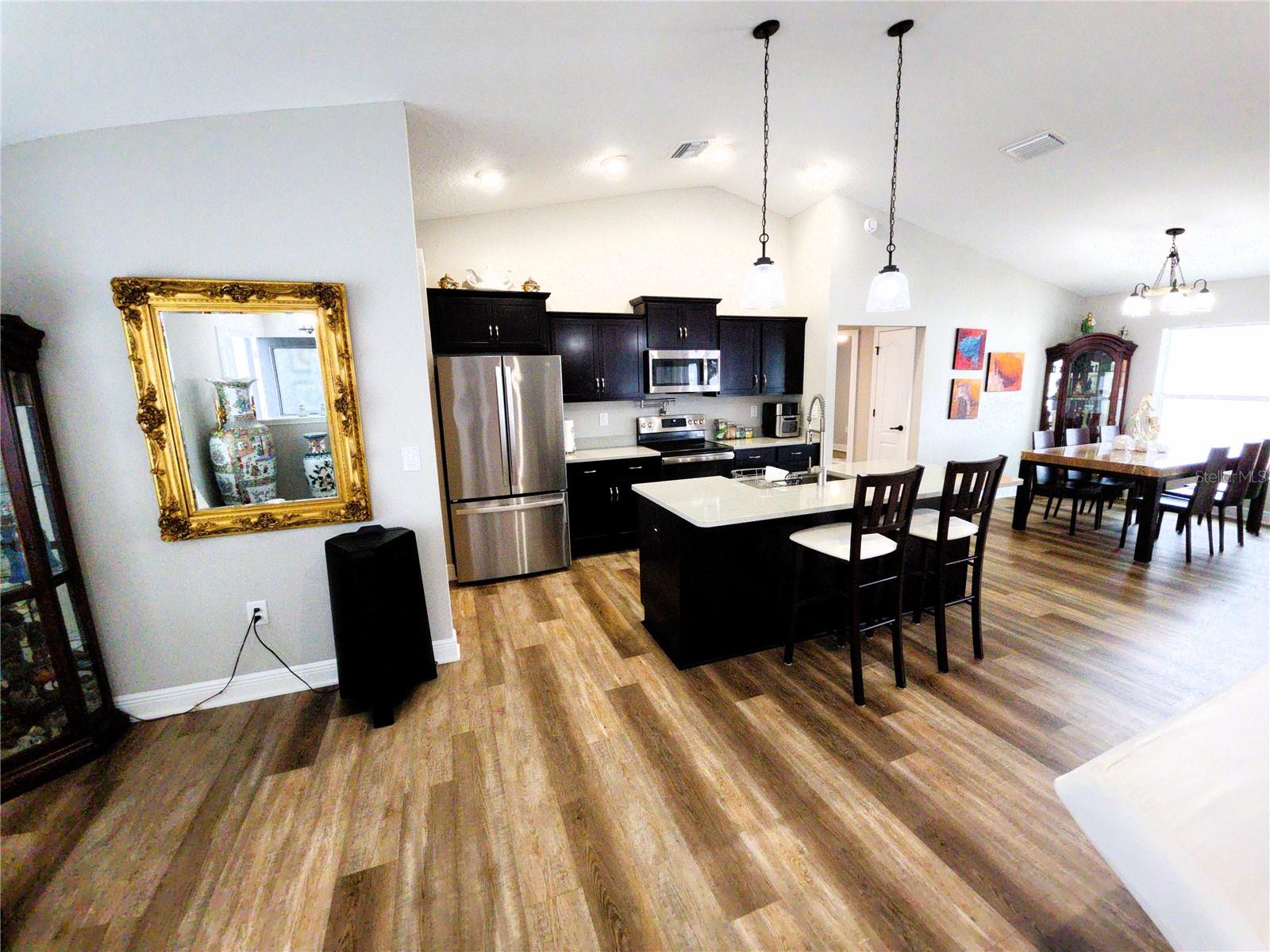 Listing photo id 6 for 9089 Dupont Avenue