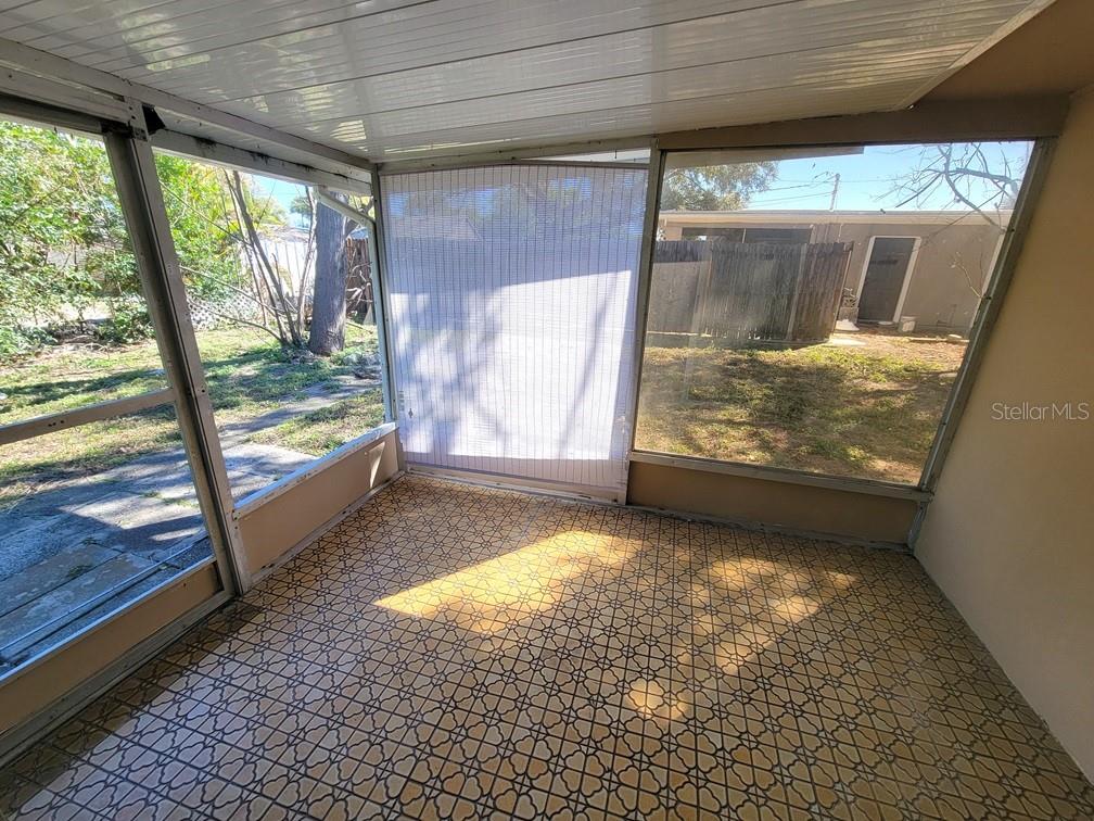 Image 20 of 23 For 4542 Grand Central Avenue