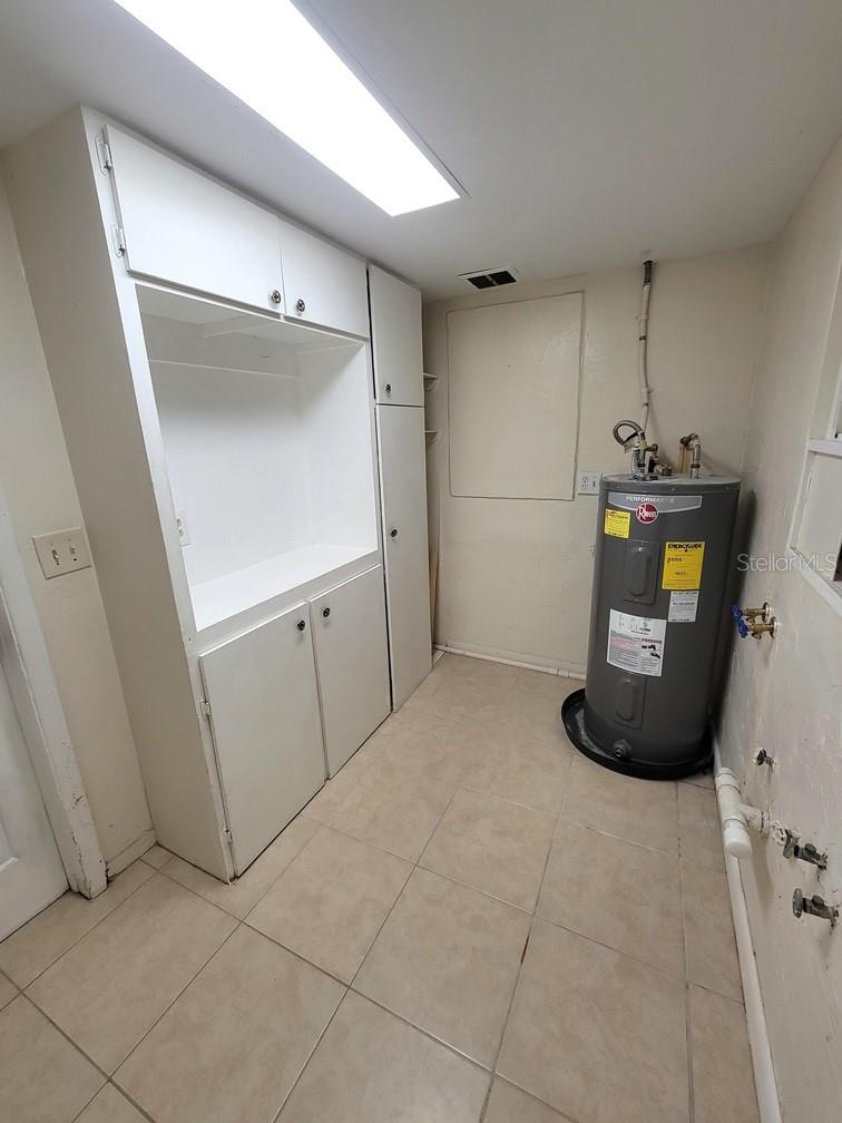 Image 22 of 23 For 4542 Grand Central Avenue