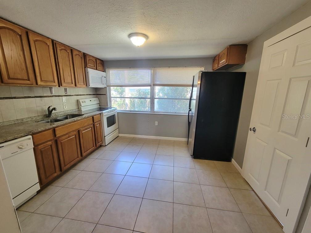 Image 8 of 23 For 4542 Grand Central Avenue