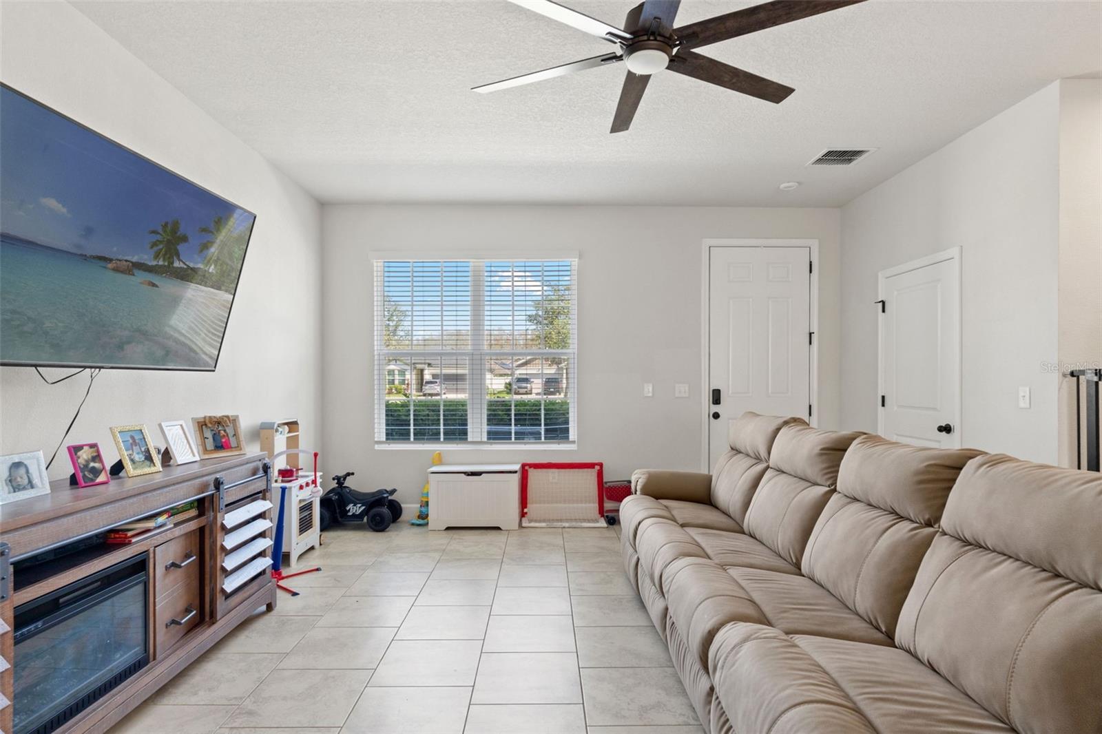 Image 10 of 51 For 15090 Caravan Avenue