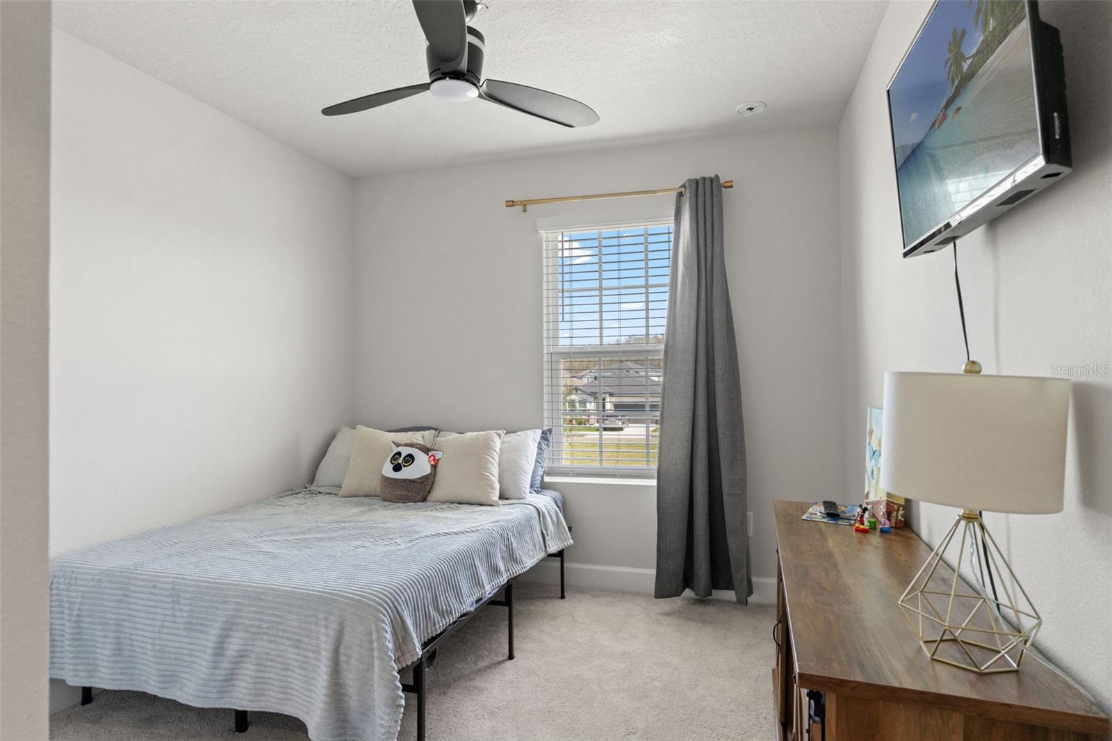 Image 26 of 51 For 15090 Caravan Avenue