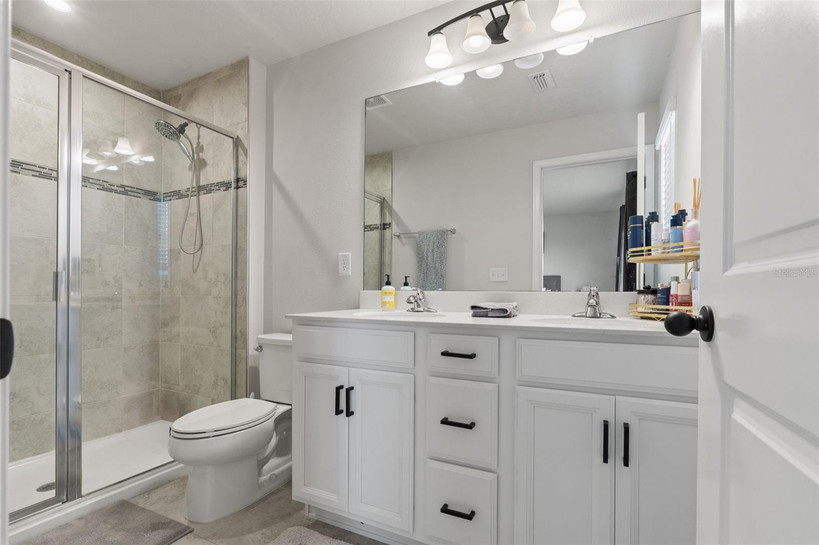 Image 8 of 51 For 15090 Caravan Avenue