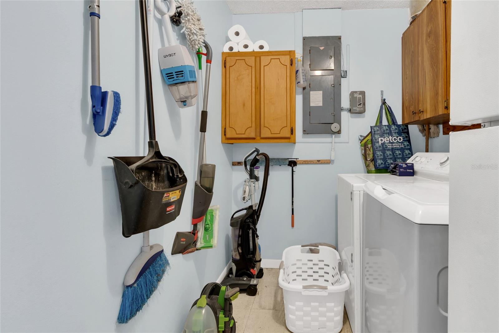 Image 81 of 93 For 23041 Dewitt Drive