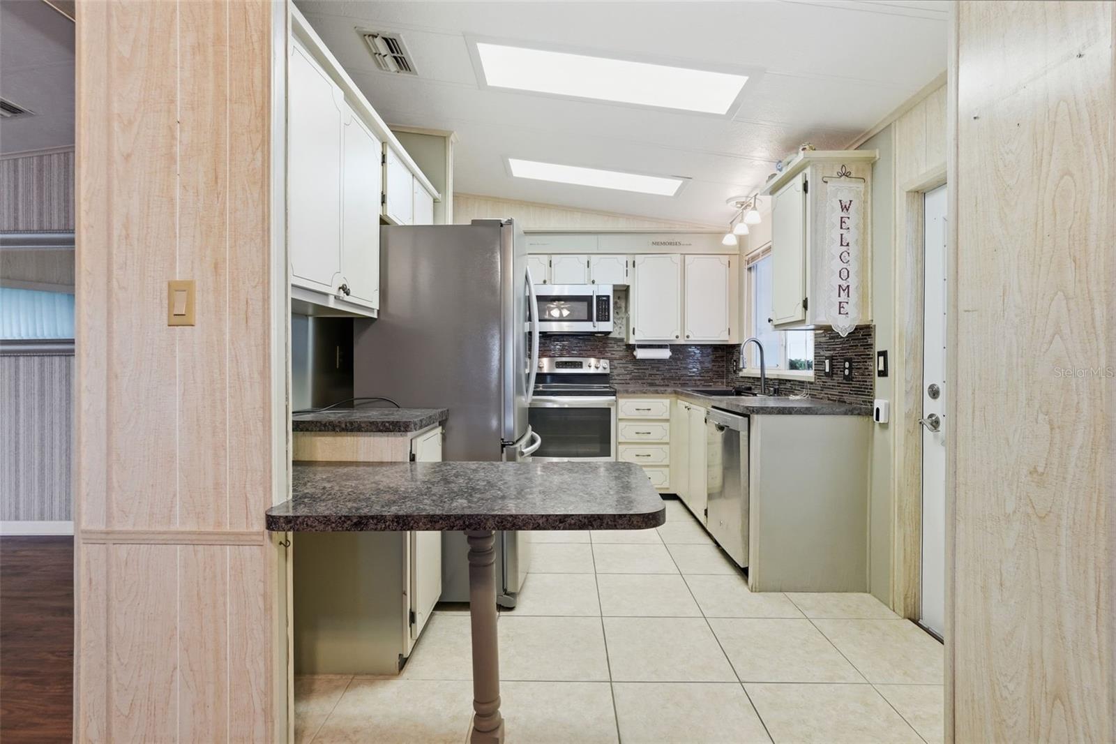 Image 10 of 47 For 2101 Maui Drive