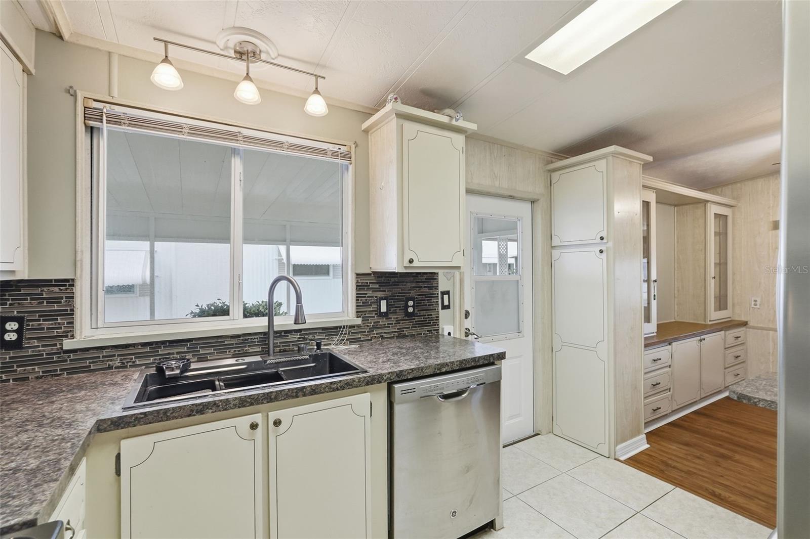 Image 13 of 47 For 2101 Maui Drive