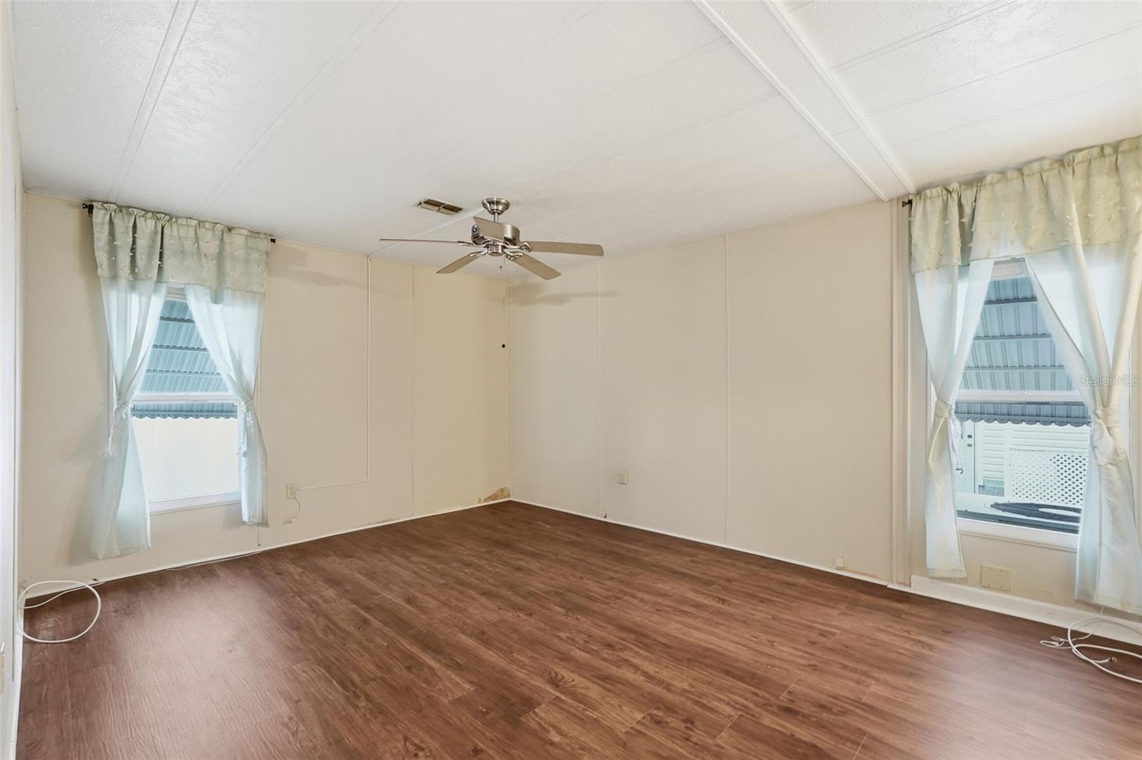 Image 14 of 47 For 2101 Maui Drive