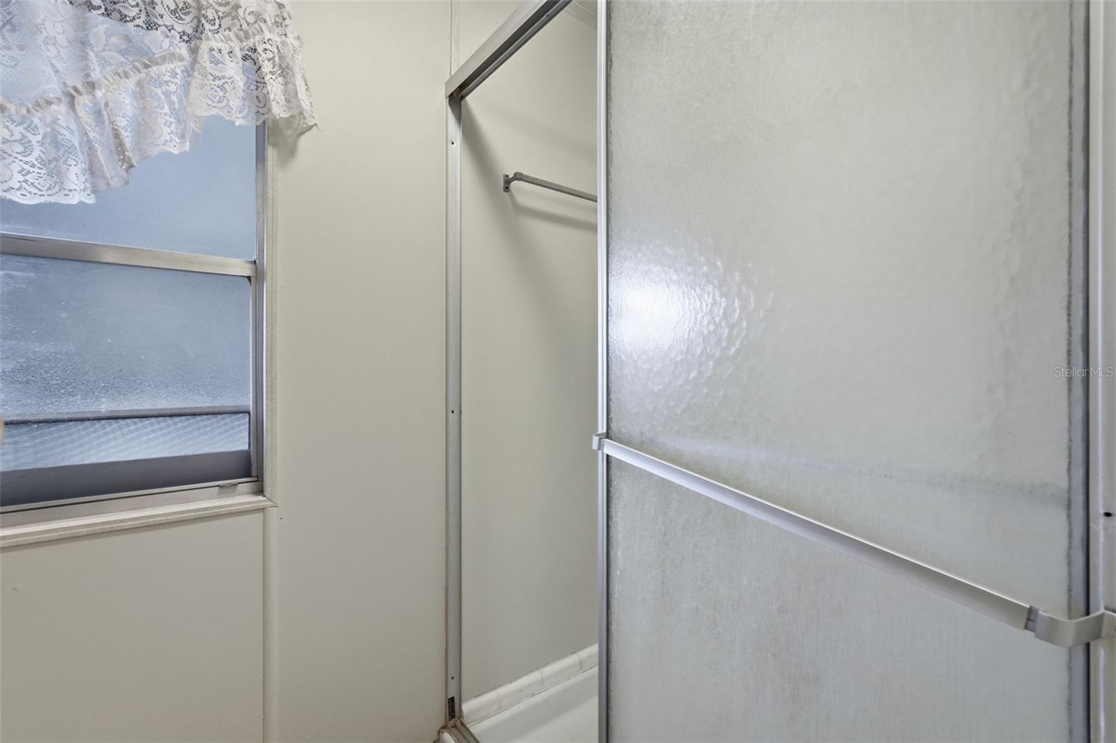 Image 19 of 47 For 2101 Maui Drive