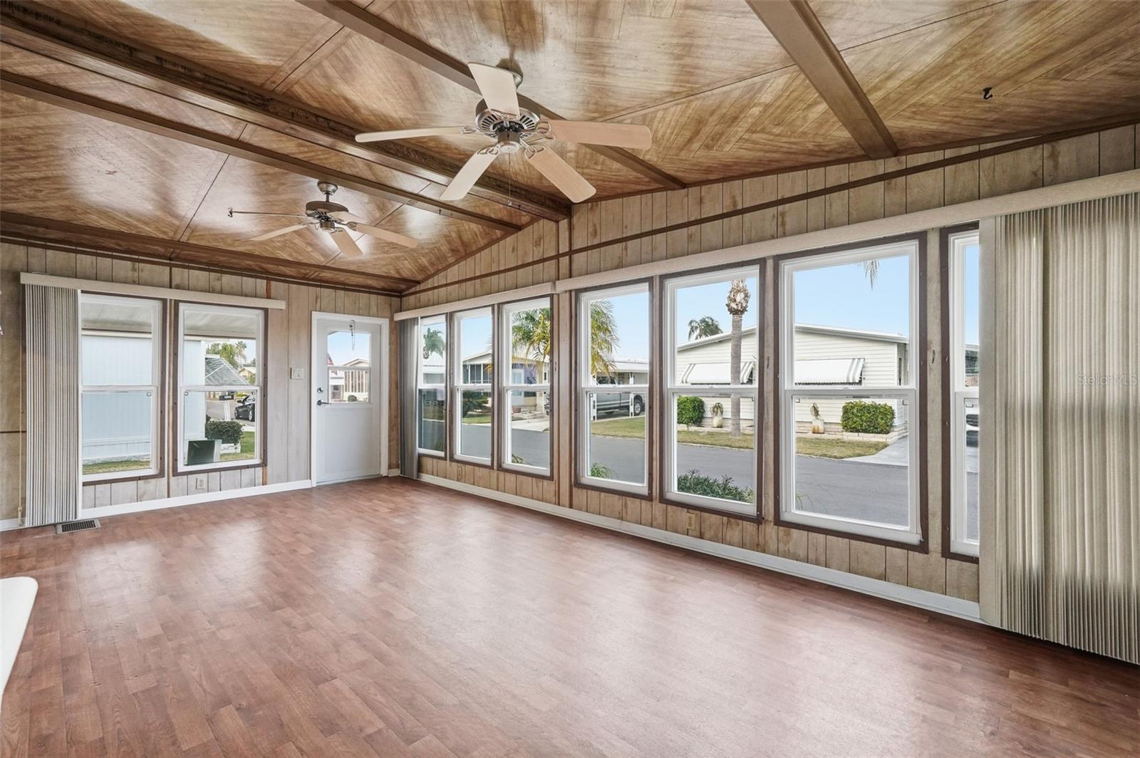 Image 21 of 47 For 2101 Maui Drive