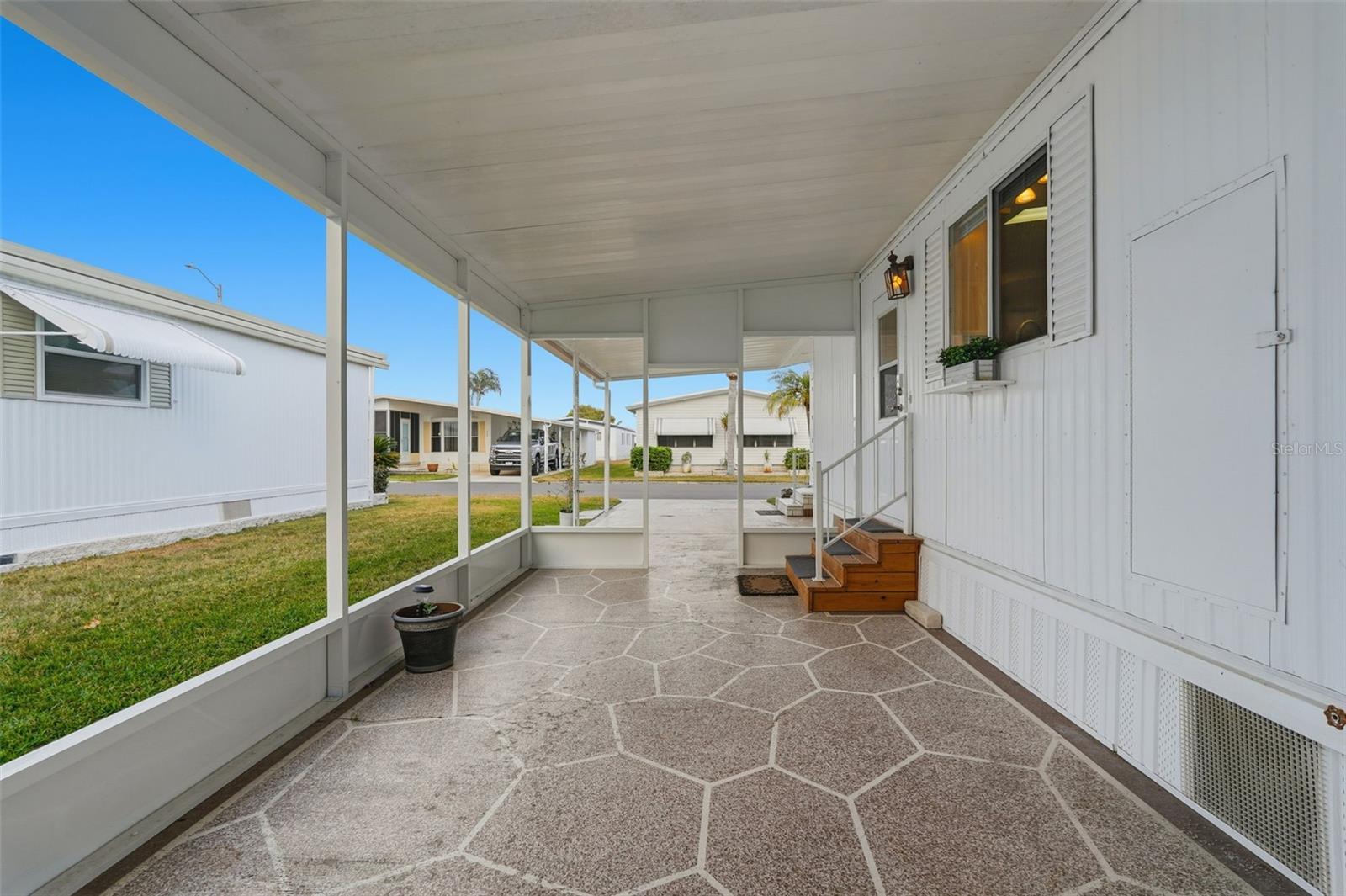 Image 23 of 47 For 2101 Maui Drive