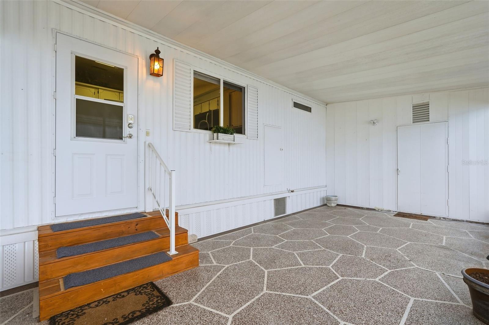 Image 24 of 47 For 2101 Maui Drive