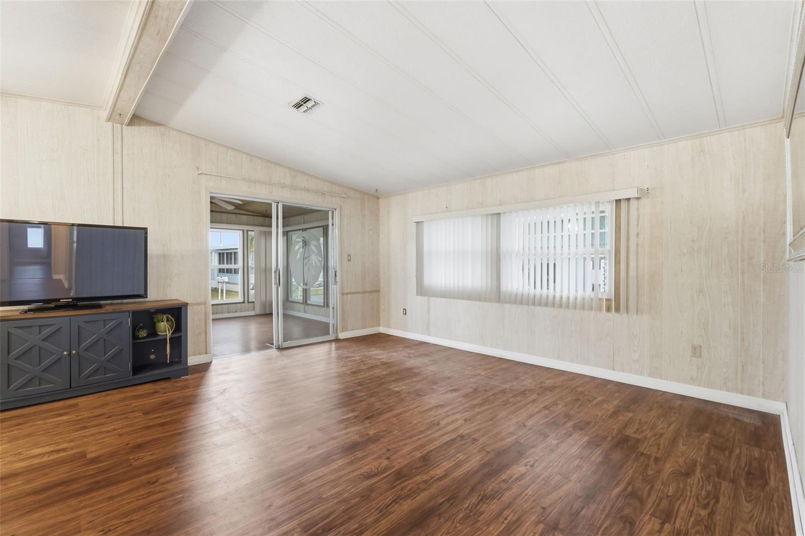 Image 7 of 47 For 2101 Maui Drive