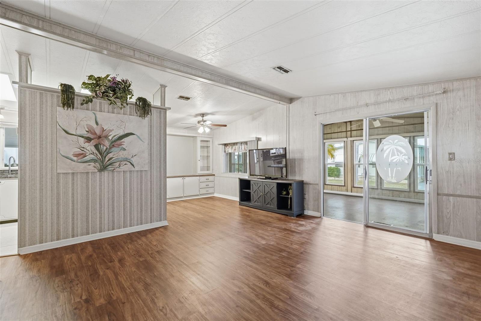 Image 8 of 47 For 2101 Maui Drive