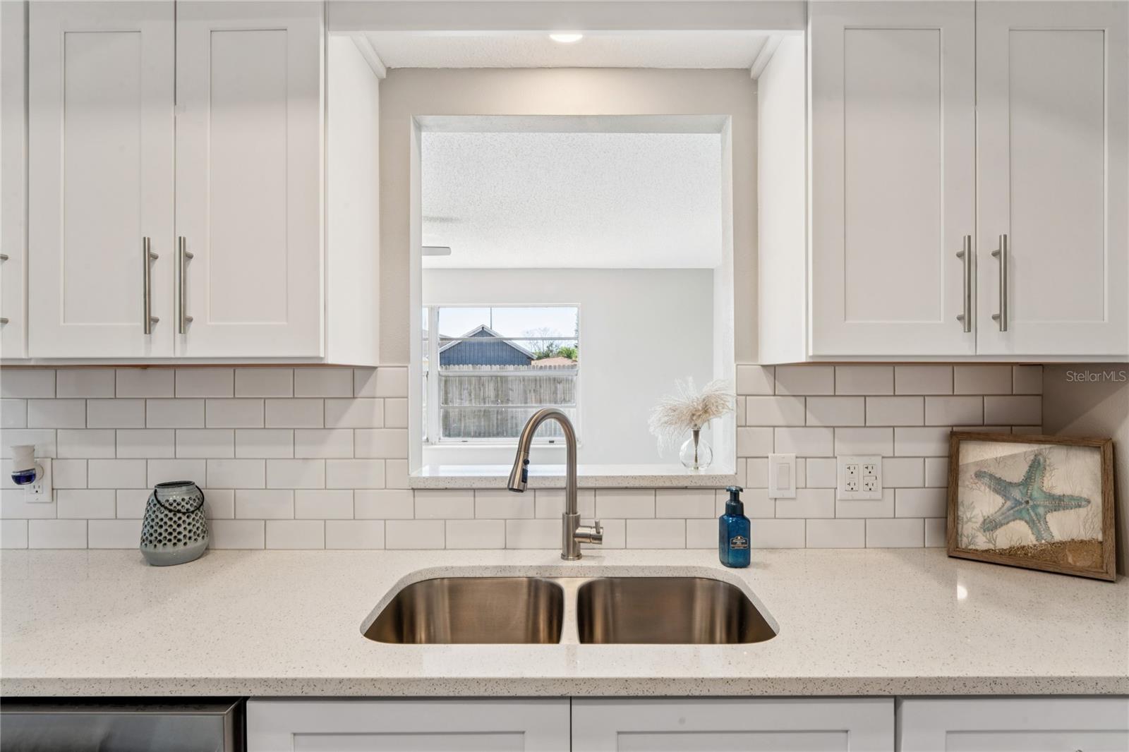 Listing photo id 9 for 7704 Christina Lane