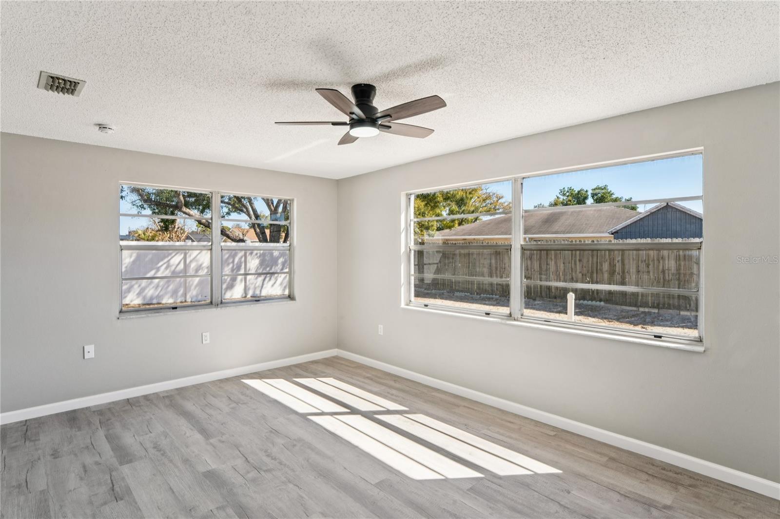 Listing photo id 17 for 7704 Christina Lane