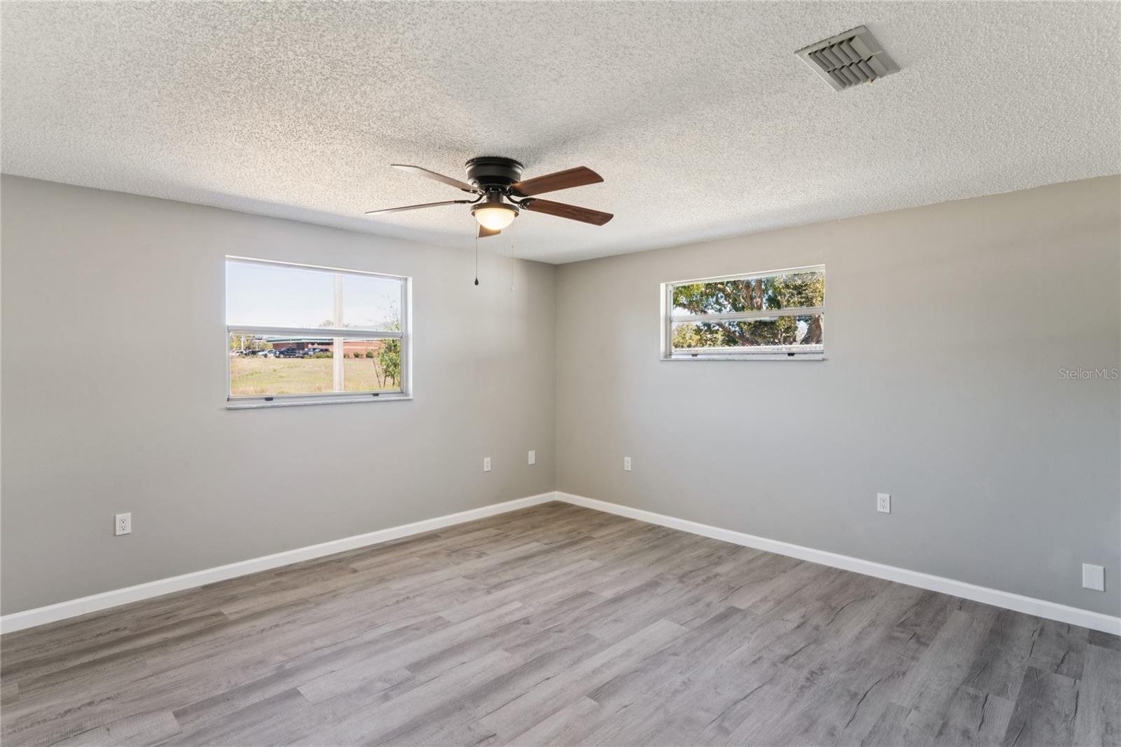 Listing photo id 18 for 7704 Christina Lane