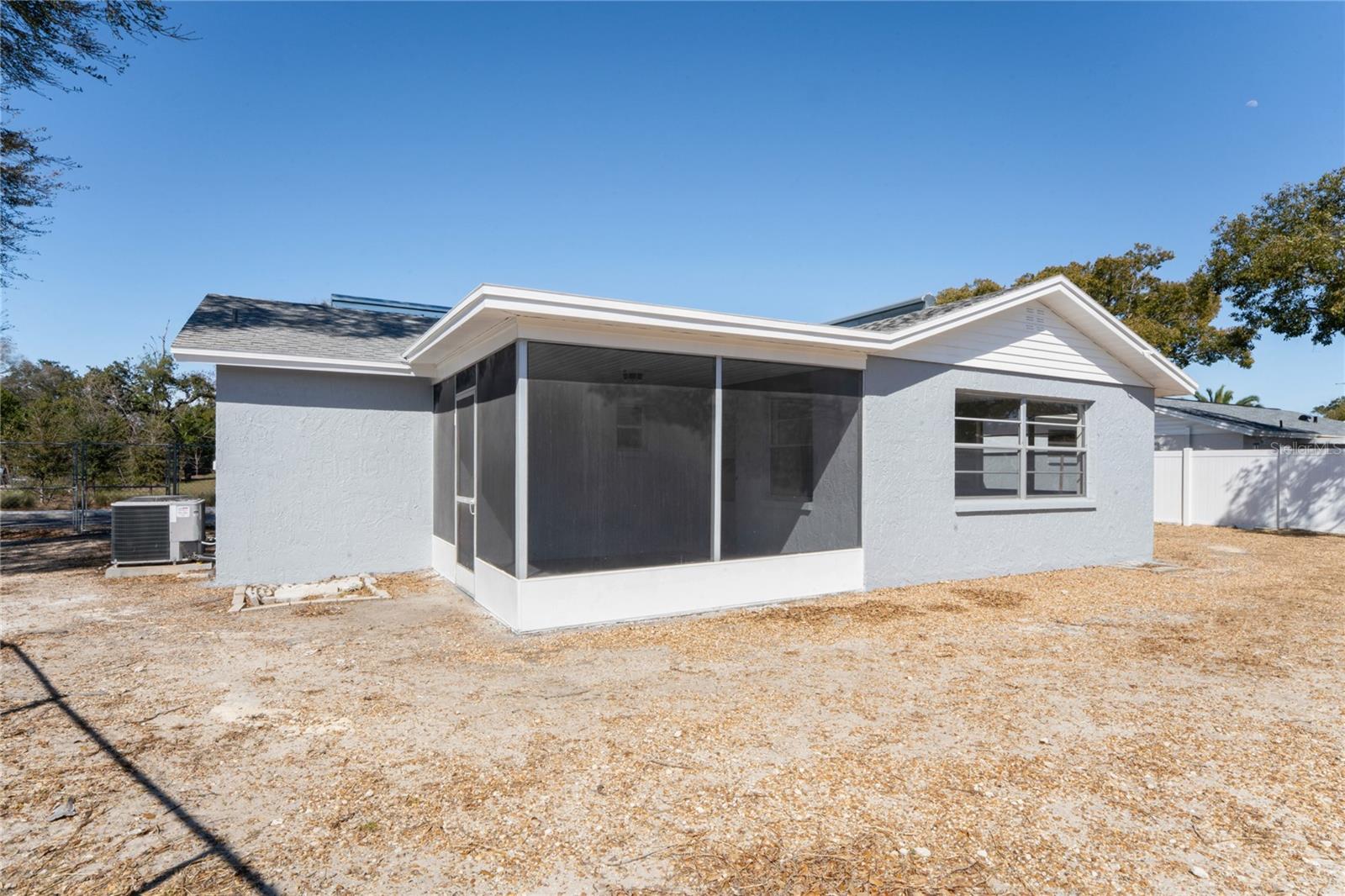 Listing photo id 33 for 7704 Christina Lane