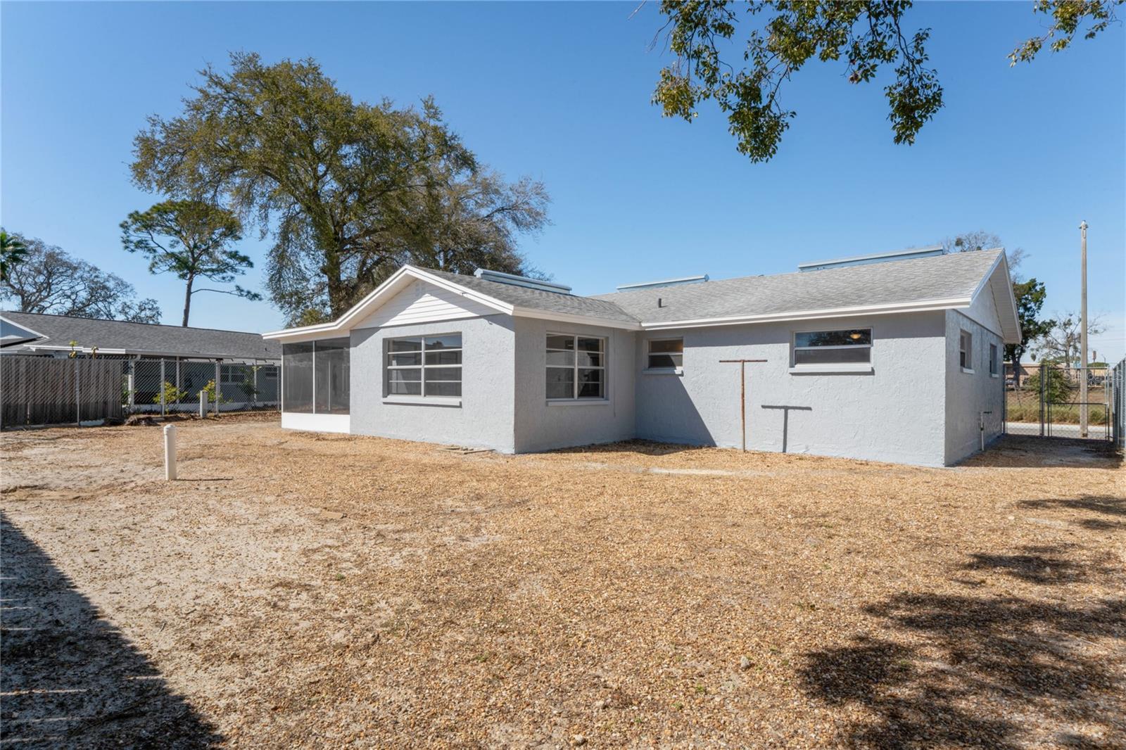 Listing photo id 35 for 7704 Christina Lane