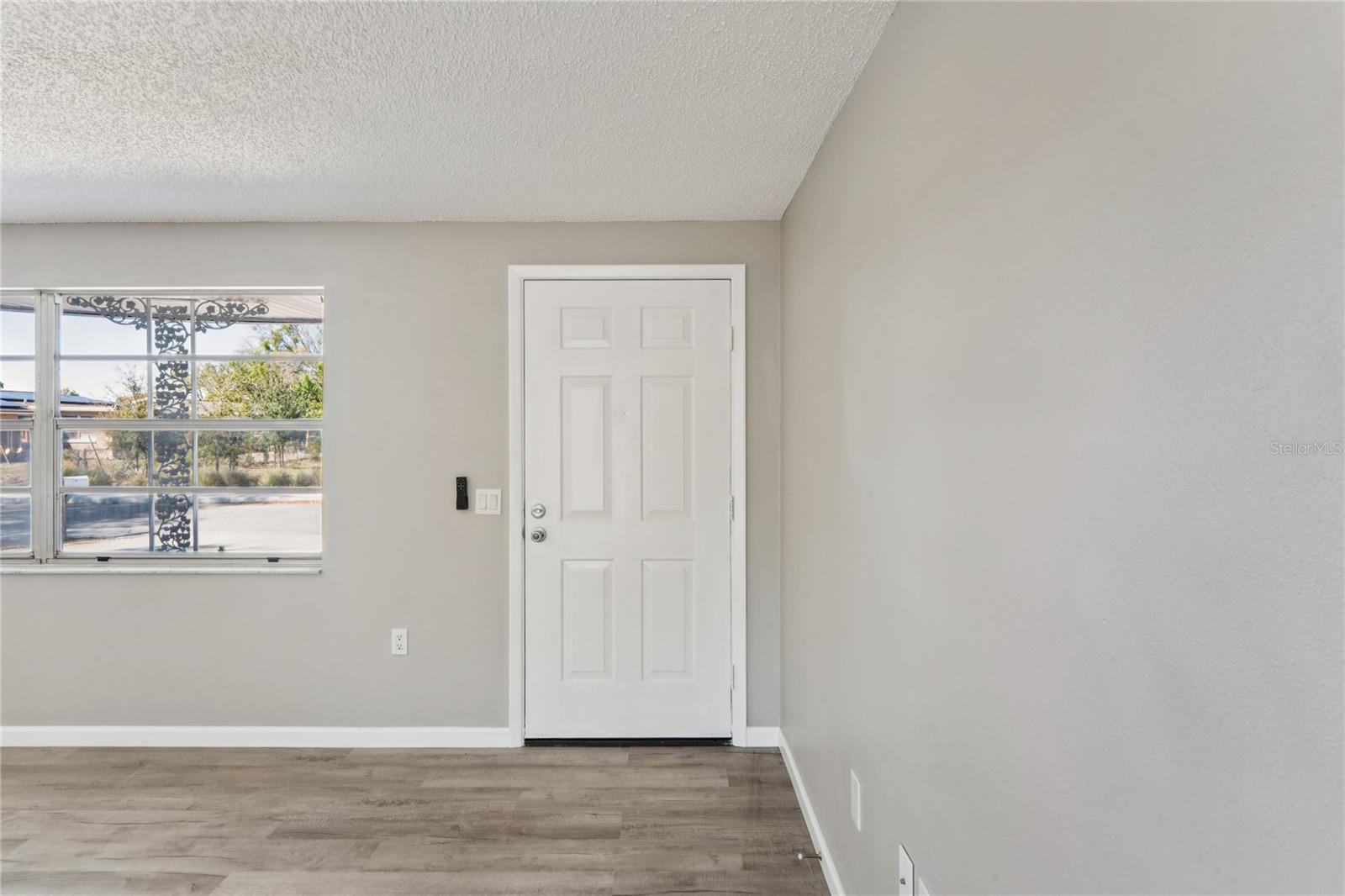 Listing photo id 2 for 7704 Christina Lane