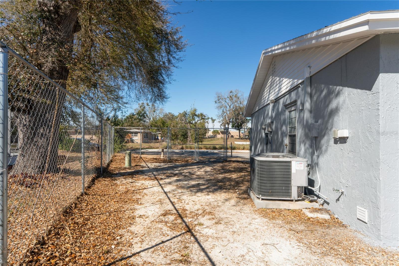 Listing photo id 38 for 7704 Christina Lane