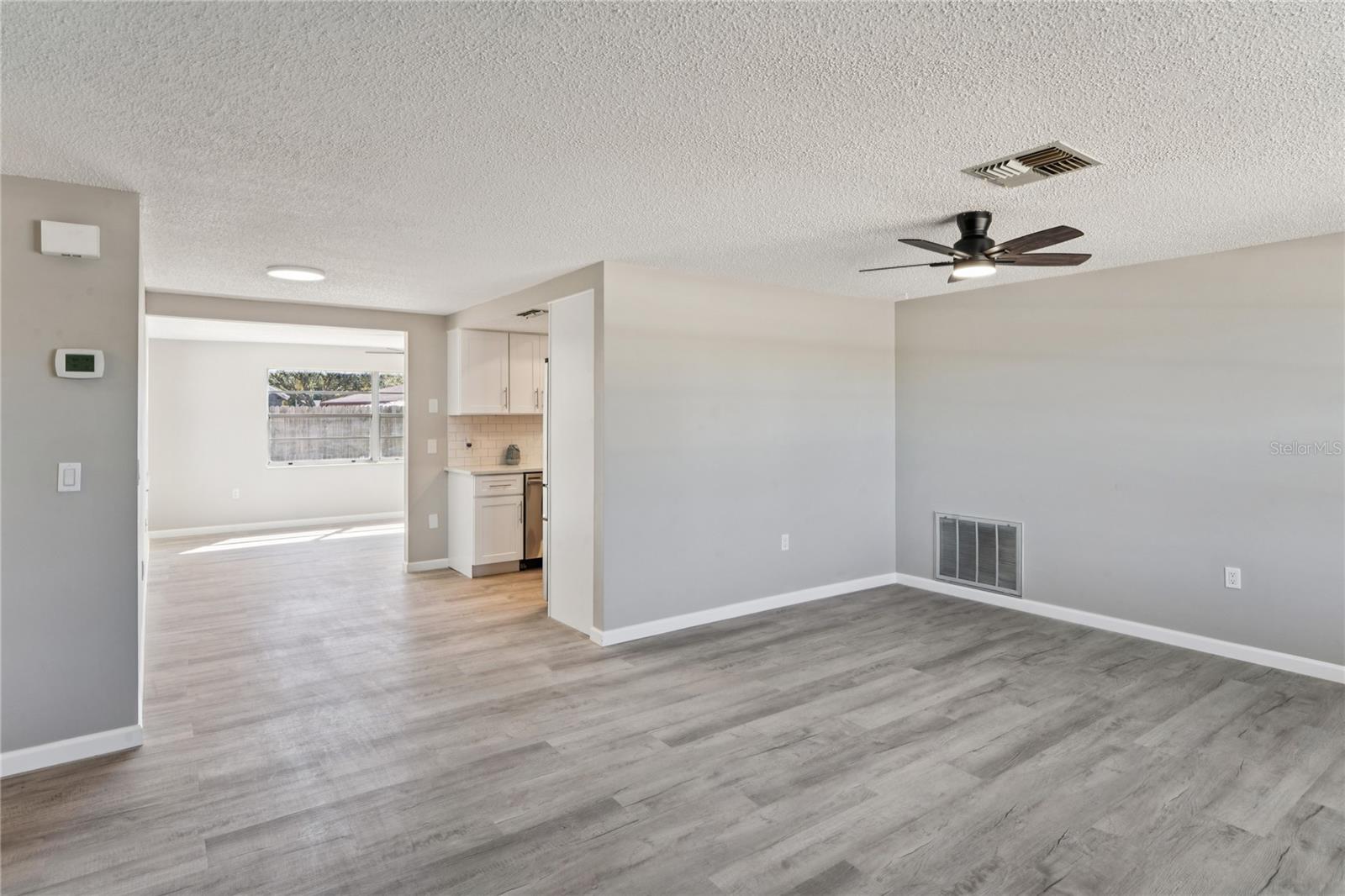 Listing photo id 3 for 7704 Christina Lane