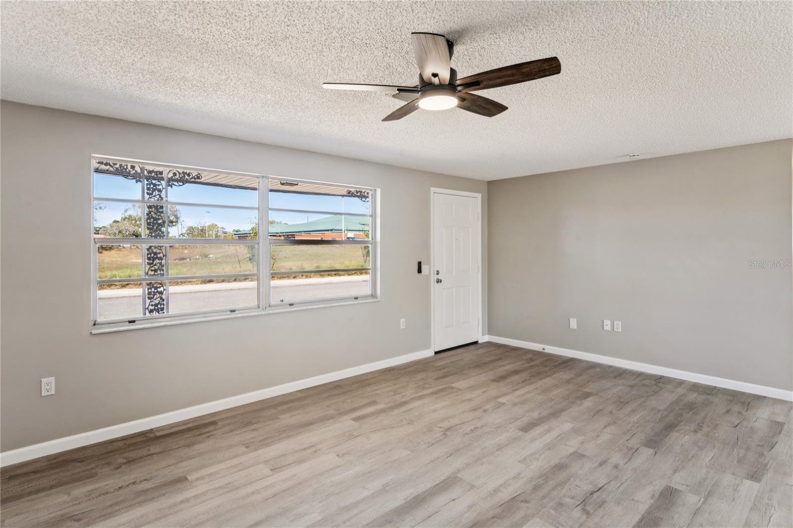 Listing photo id 5 for 7704 Christina Lane