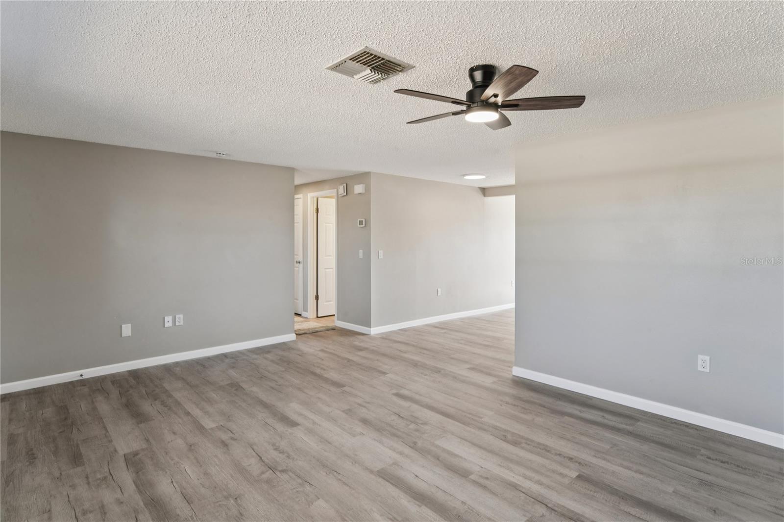 Listing photo id 6 for 7704 Christina Lane