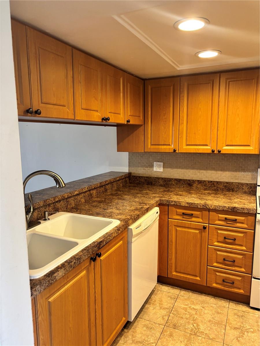 Image 5 of 26 For 1934 Golfview Drive 1934