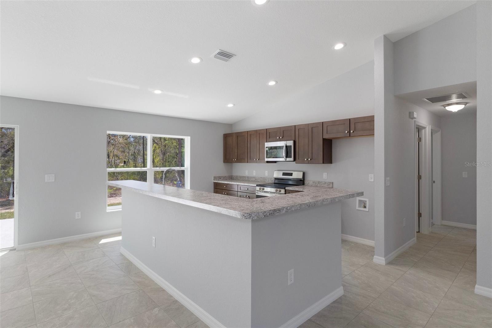 Listing photo id 12 for 13035 Meinert Avenue