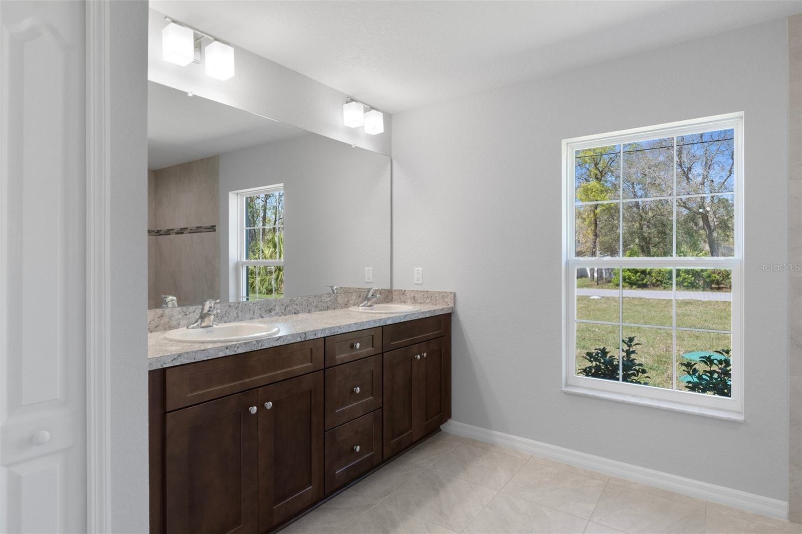 Listing photo id 20 for 13035 Meinert Avenue