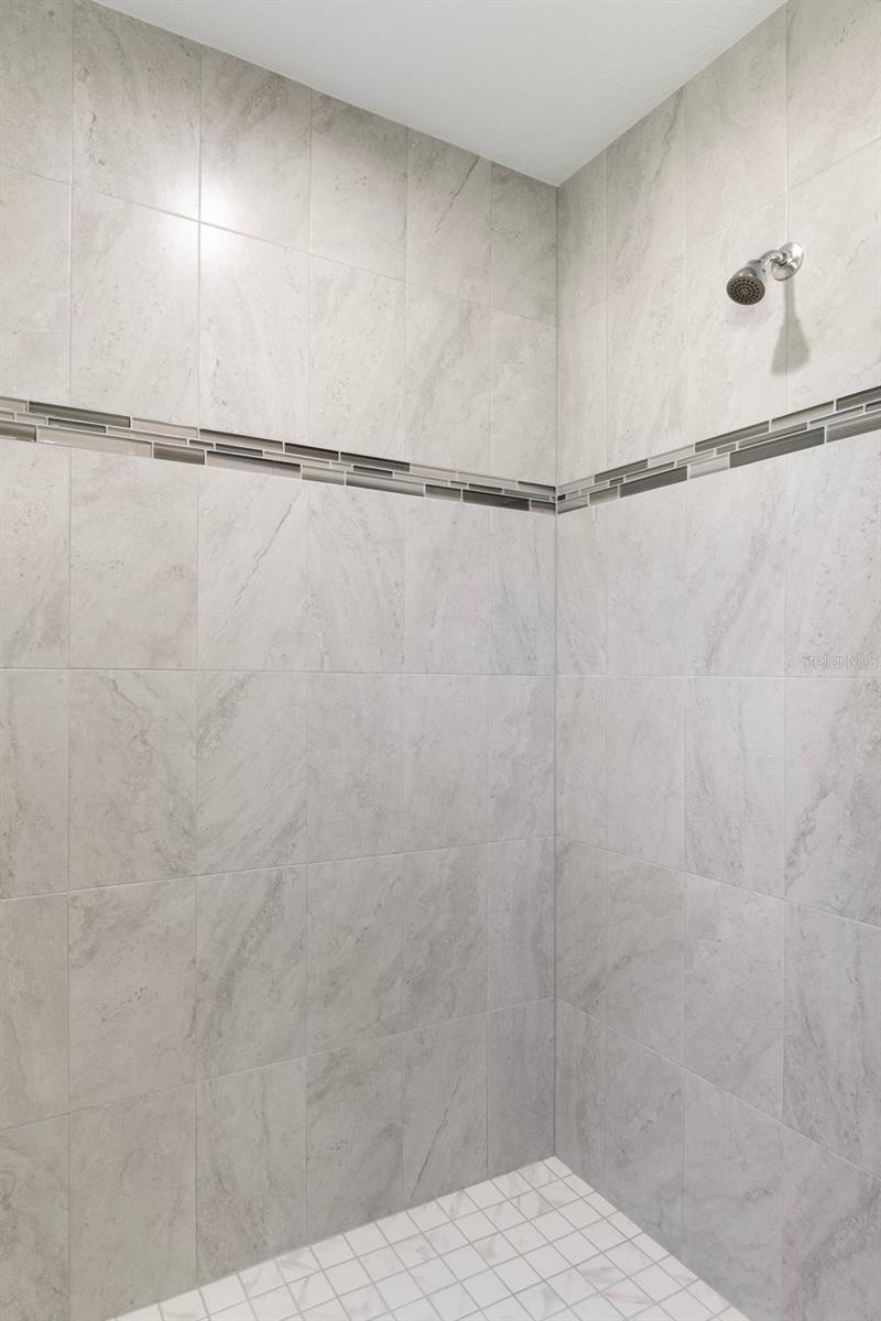 Listing photo id 22 for 13035 Meinert Avenue