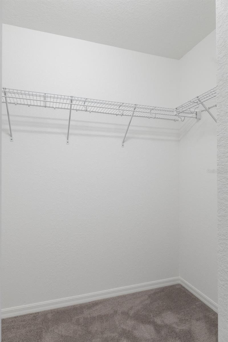 Listing photo id 24 for 13035 Meinert Avenue