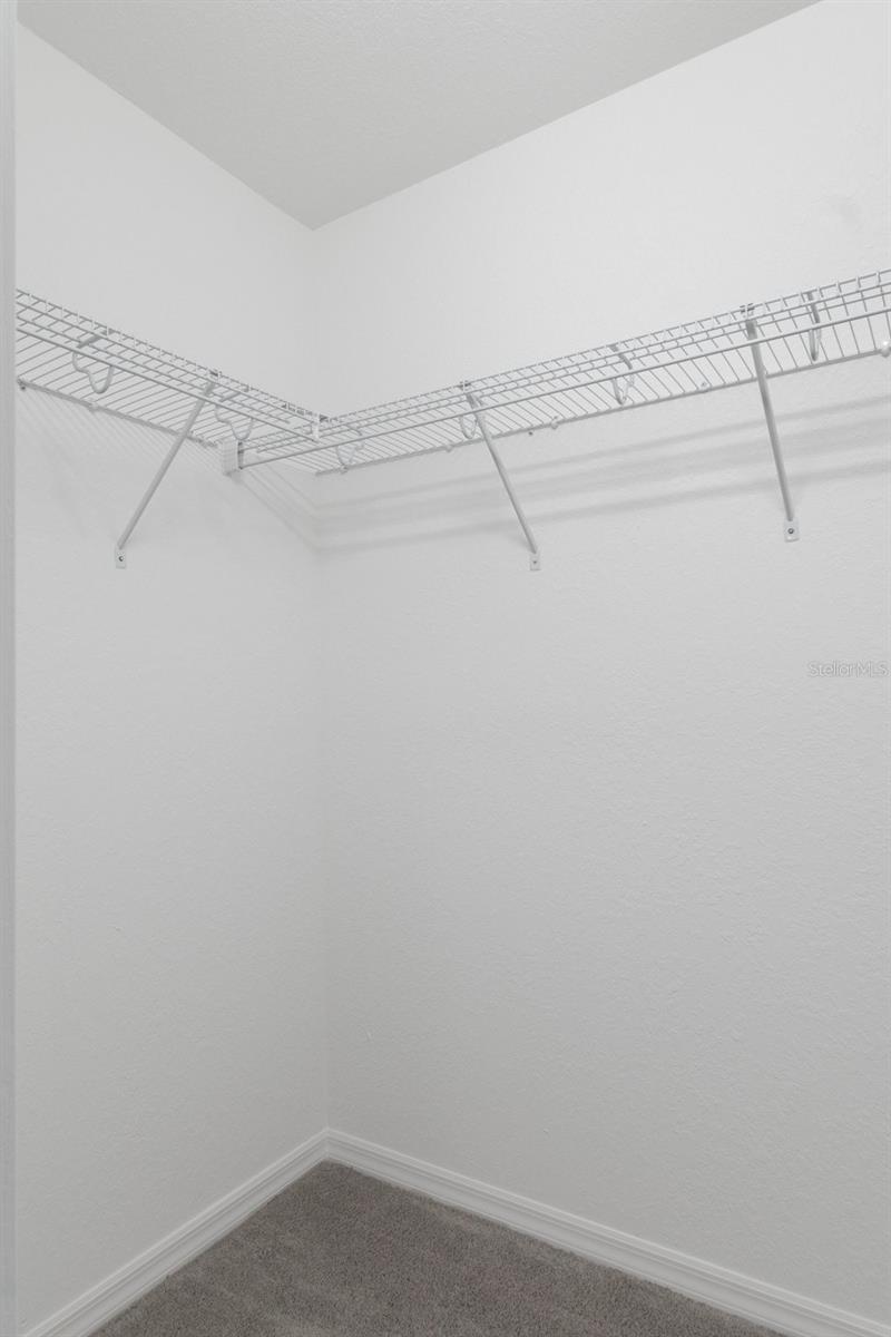 Listing photo id 25 for 13035 Meinert Avenue