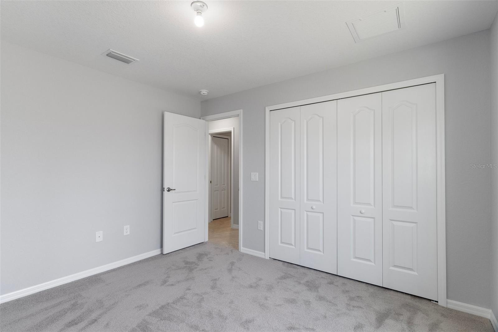 Listing photo id 28 for 13035 Meinert Avenue