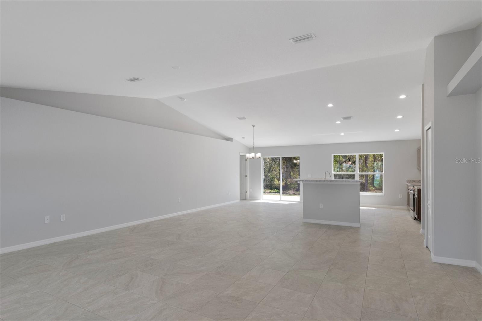 Listing photo id 3 for 13035 Meinert Avenue