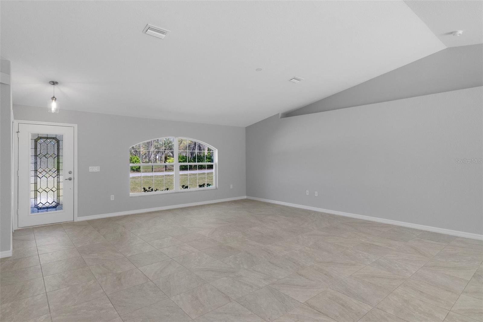 Listing photo id 7 for 13035 Meinert Avenue