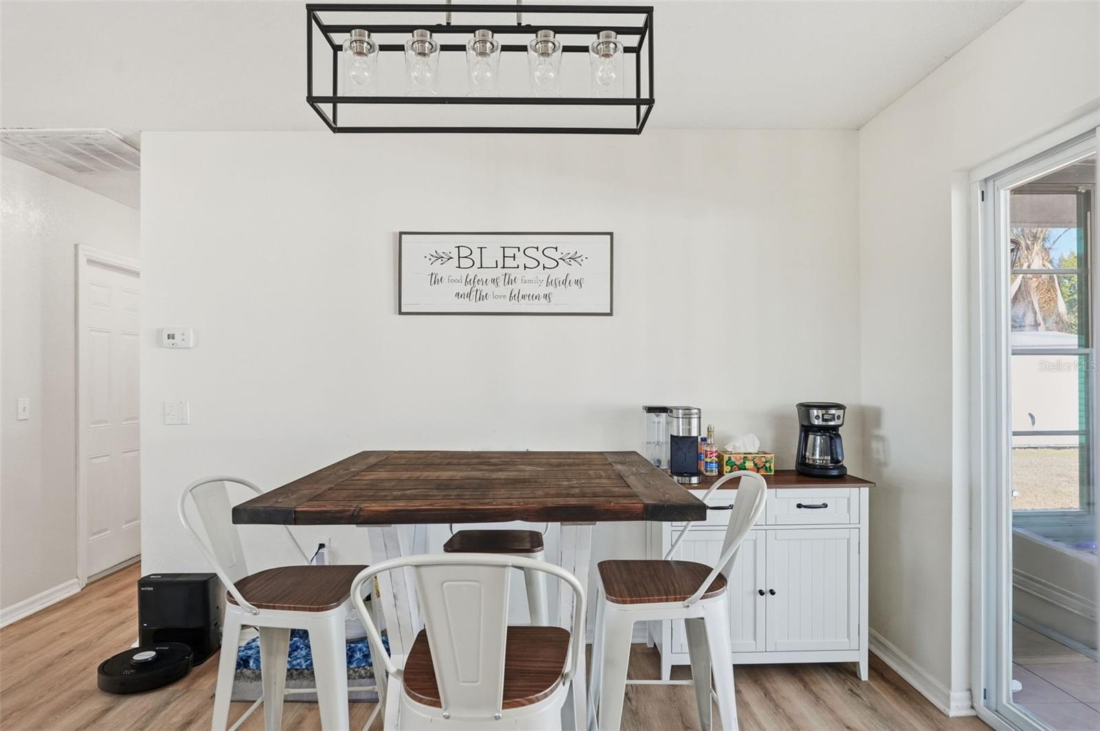 Listing photo id 8 for 2353 Bishop Road